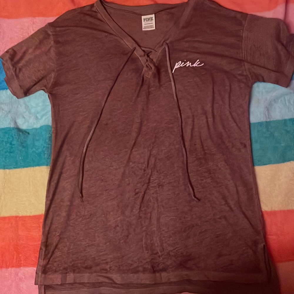 Maroon tie tee